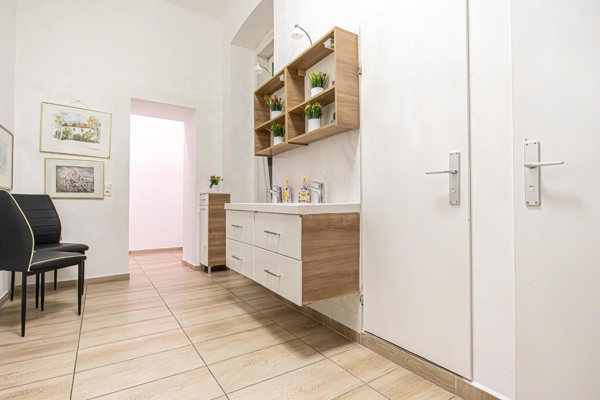 6 Min To Amusement Park - Economy Rooms In Shared Apartment Vienne Extérieur photo